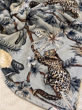 House of Verdi cheetah Tropical Light blue Plush Throw Blanket  60 X 70 (Blue)
